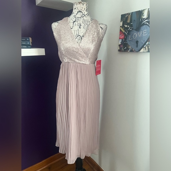 Little Mistress Dresses & Skirts - Little Mistress Sleeveless Sequin Top Dress NWT